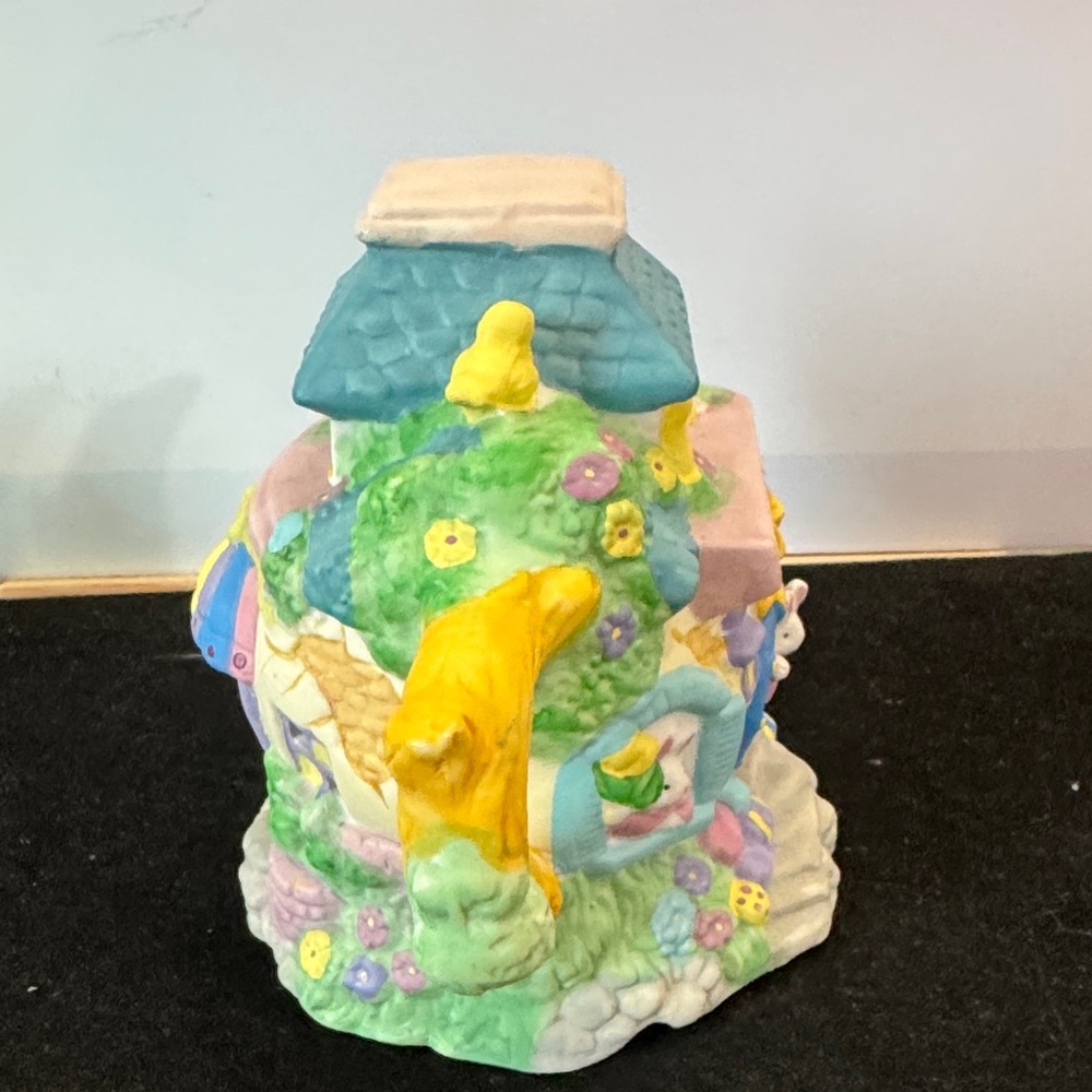 Bunny Towne Easter porcelain, hand-painted Colorful Ceramic Teapot with Hotel - Picture 3 of 6